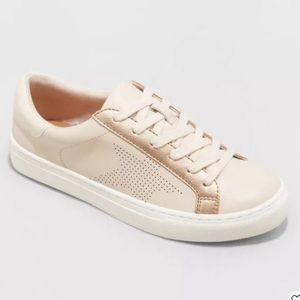 Universal Thread Rose Gold Star Detail Sneakers Cadey Tan Size 6 Women’s Shoes